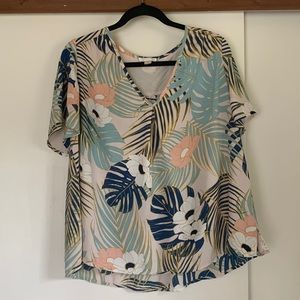 Finn & Grace Pale Pink v-neck Palm Leaf and floral short-sleeve blouse s…